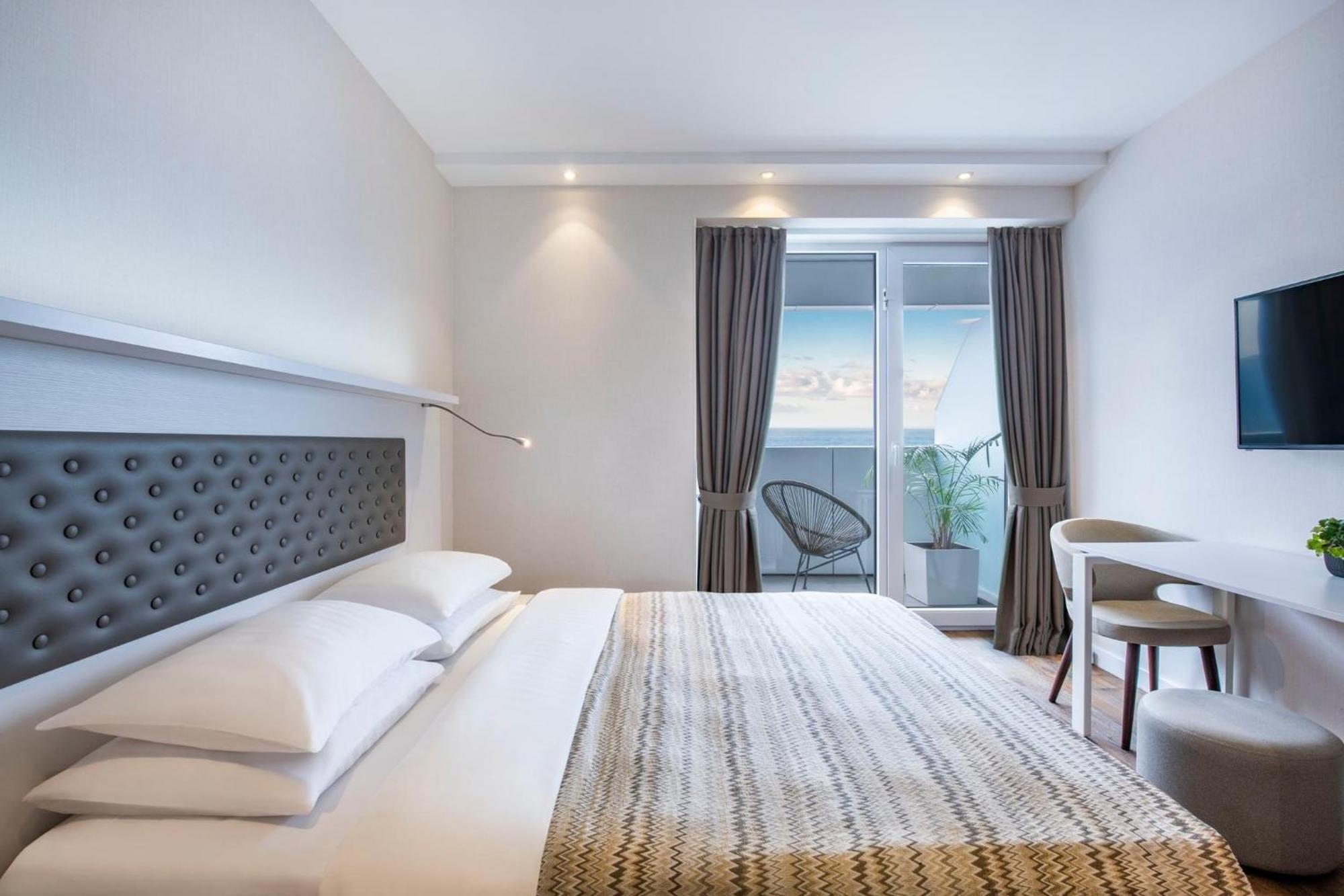 Alliance Palace Aparthotel By Marriott 바투미 외부 사진