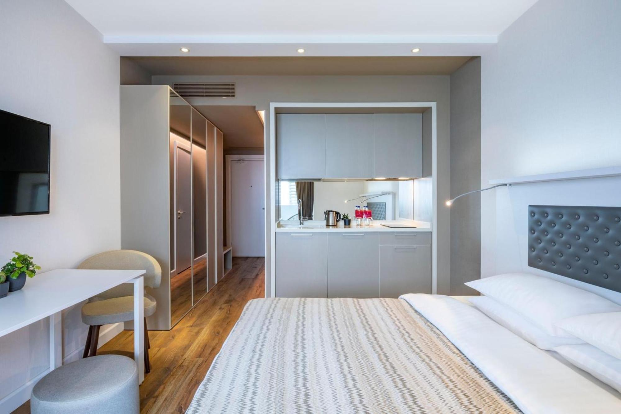 Alliance Palace Aparthotel By Marriott 바투미 외부 사진